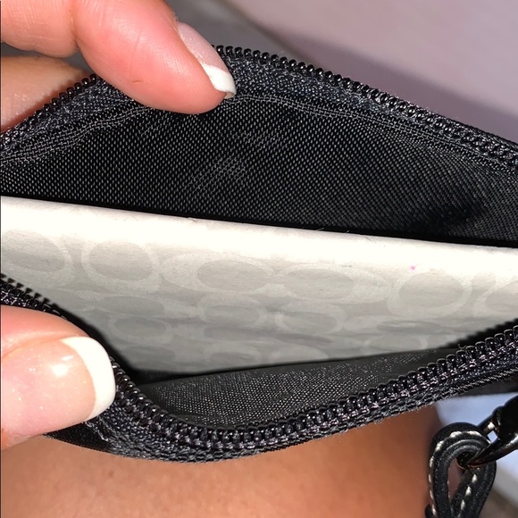 Black coach wristlet - Picture 3 of 3